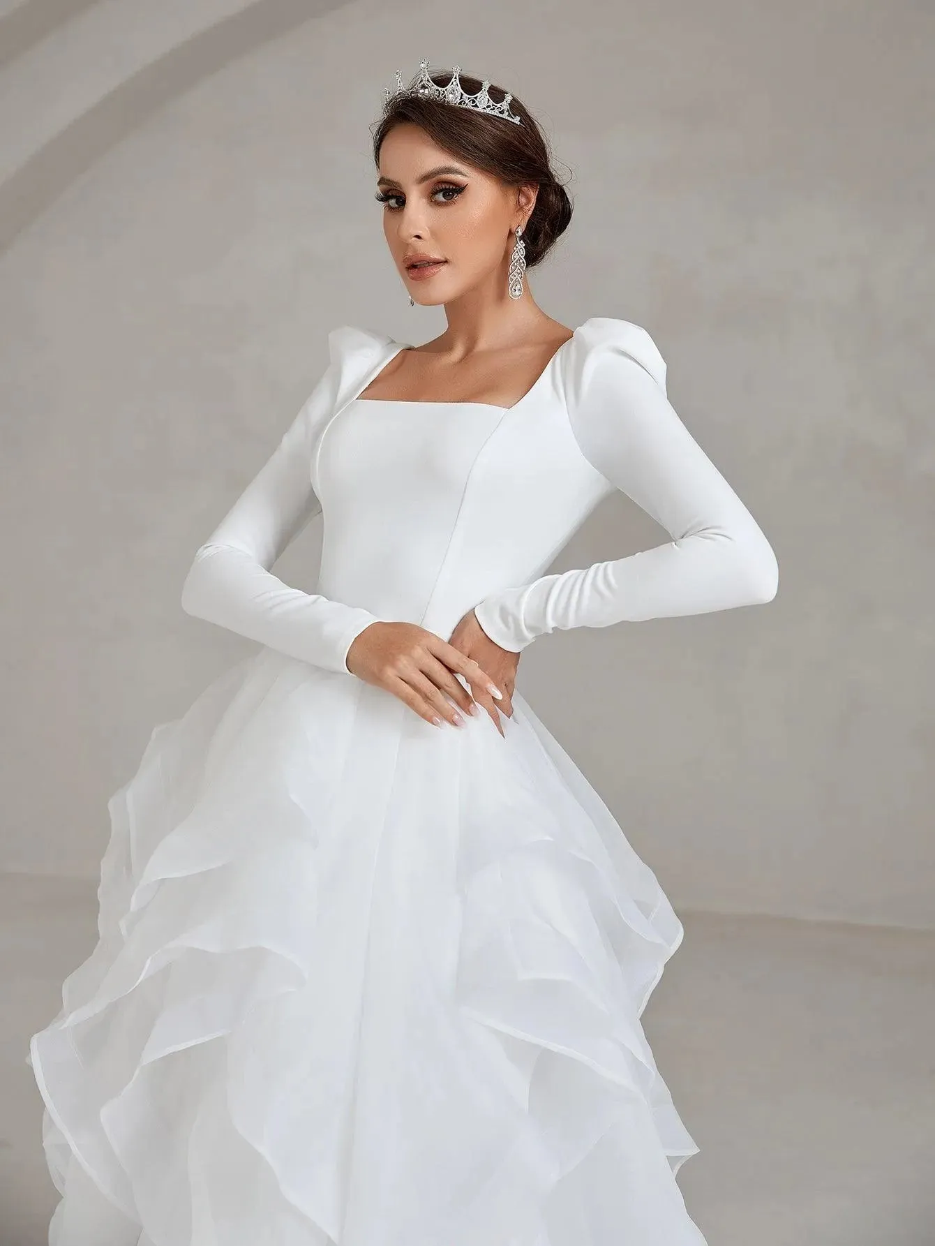 Elegant Square Collar Layered Ruffle Hem Wedding Dress